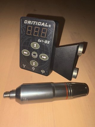 Fuente Critical CX1-G2 y maquina de tatuar Aston