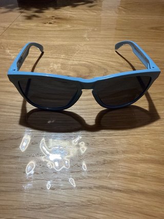Gafas de sol Oakley azules sin usar