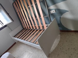 Estructura de cama metálica y madera