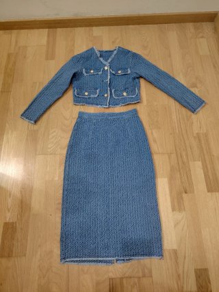 Conjunto vaquero chaqueta y falda