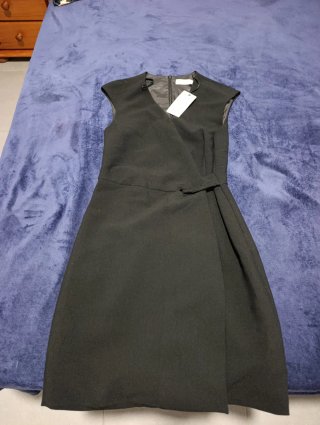 Vestido negro cruzado