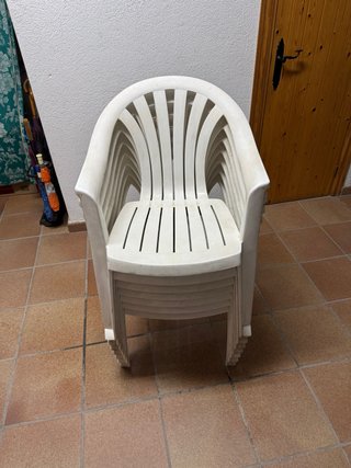 Sillas de plástico apilables (blancas)