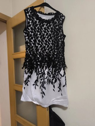 Vestido negro y blanco mujer