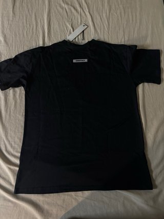 Camiseta Essentials Negra