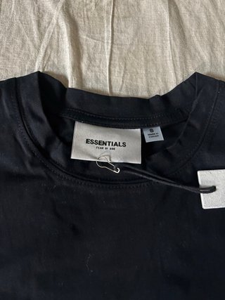 Camiseta Essentials Negra
