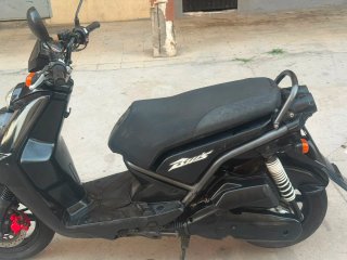 Dos Yamaha BWS 125 Scooter Negra