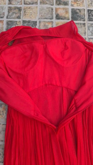 Vestido fiesta rojo drapeado