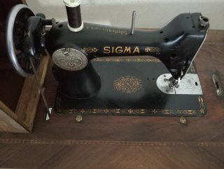 Máquina de coser Sigma antigua