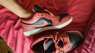 Zapatillas Jordan Rojas y Negras
