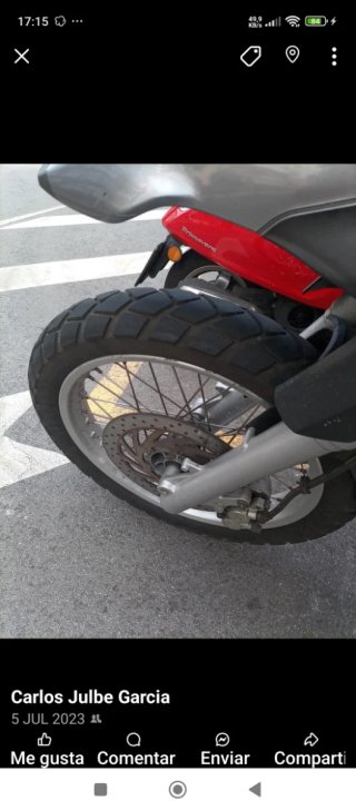 Aprilia Moto Adventure Negra y Gris