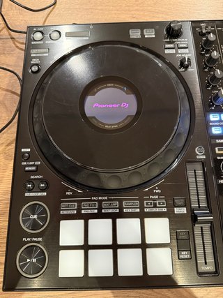 Pioneer DDJ-1000 en caja + maletín + protector