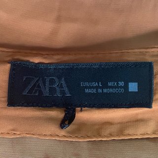 Top halter satinado drapeado y espalda descubierta