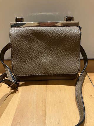 Bolso de hombro Parfois marrón y dorado