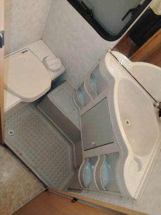 Caravana Adria 750kg con Avance
