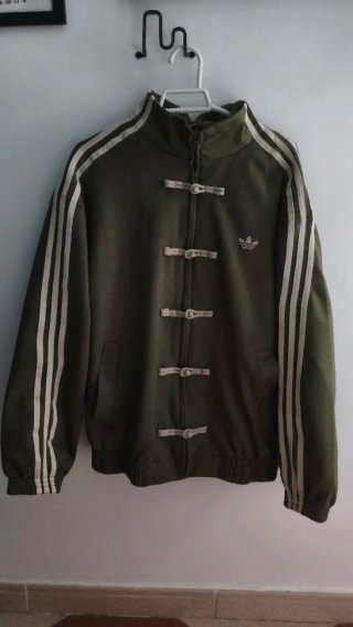 Chaqueta Adidas estilo chino verde