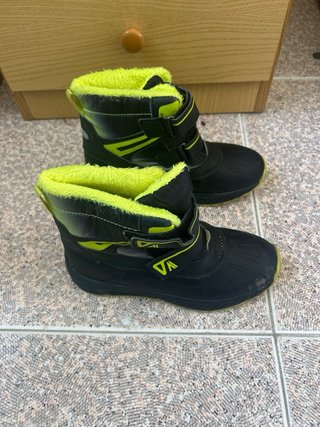 Botas de nieve negras y verdes. Talla 34