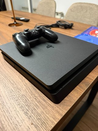 PS4 Slim 1TB + Mando + Red Dead Redemption 2