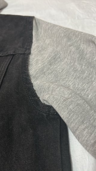 Chaqueta vaquera H&M con capucha gris