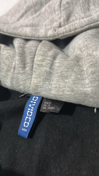 Chaqueta vaquera H&M con capucha gris