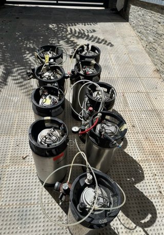 Deposito de agua destilada para clínica dental