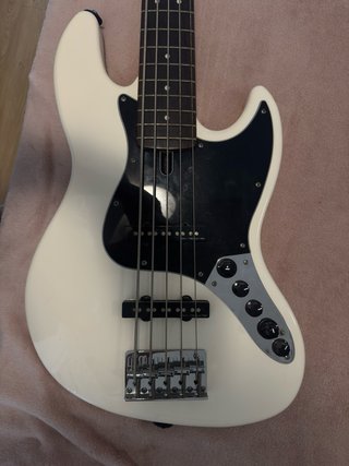 Bajo Marcus Miller V3 5 AWH 2ª Gen 5 Cuerdas