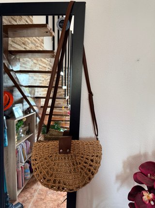 Bolso de rafia con asa de cuero sintético