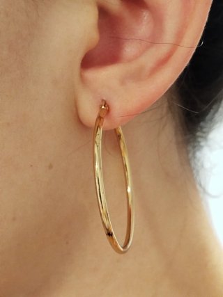 Conjunto de 3 anillos y 2 pendientes dorados