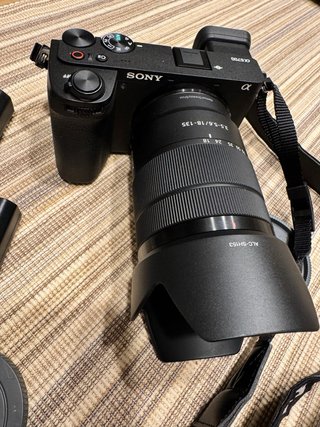 Sony a6700 + Objetivo 18-135mm + Accesorios