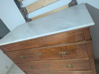 Cómoda antigua madera y mármol