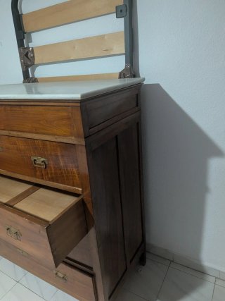 Cómoda antigua madera y mármol