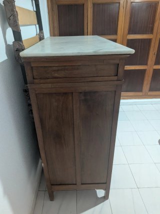 Cómoda antigua madera y mármol