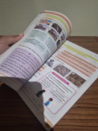 CLIL World 4 - Social Sciences