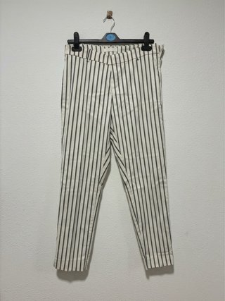 Pantalones de vestir a rayas blancos y negros