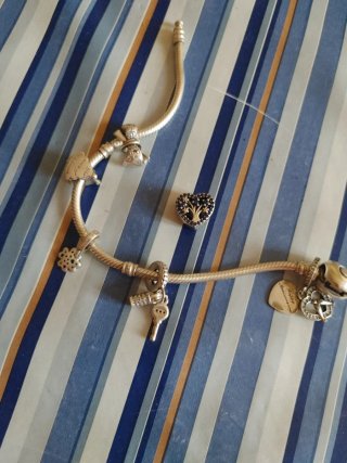 Pulsera Pandora con charms