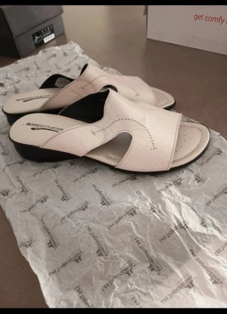 Sandalias de piel blancas