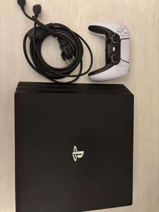 PS4 Pro + Mando y Cables