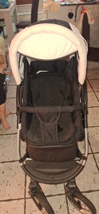 Passeggino completo con ovetto e borsa.