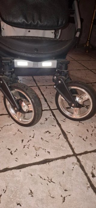 Passeggino completo con ovetto e borsa.