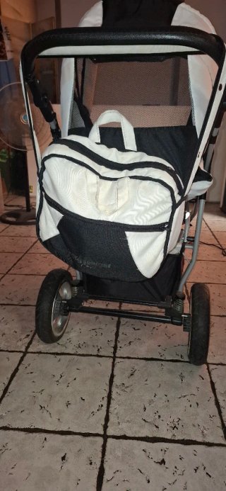 Passeggino completo con ovetto e borsa.