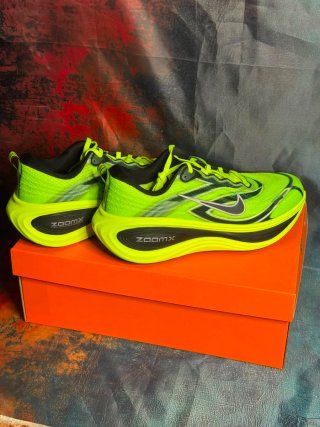 Nike Vomero Plus Ekiden Scarpe da Corsa