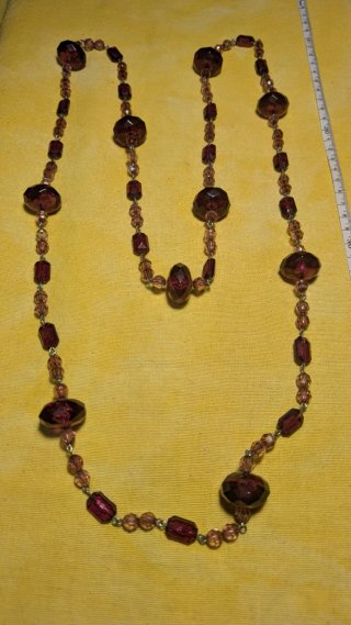 Collar largo artesanal cuentas moradas facetadas