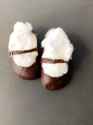 Zapatos muñeca de piel muy antiguos