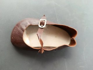 Zapatos muñeca de piel muy antiguos