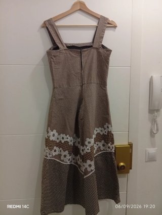 Vestido retro marrón y blanco