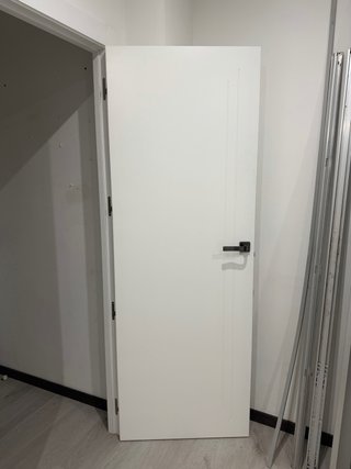 Puerta blanca moderna, urge venta por inicio obras