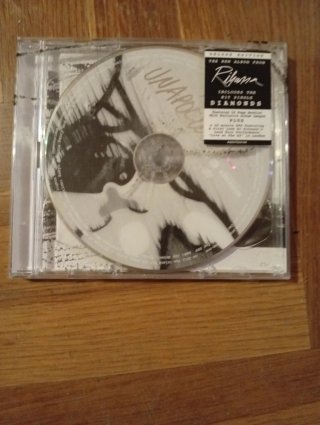 CD + DVD Rihanna Unapologetic Deluxe