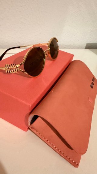 Gafas de sol Miu Miu ovaladas doradas 1.1