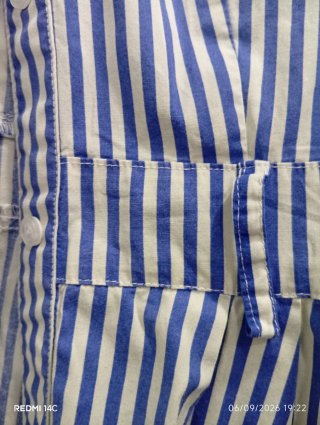 Vestido de rayas azul y blanco
