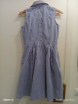 Vestido de rayas azul y blanco