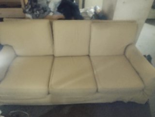 Sofá beige de tela seminuevo